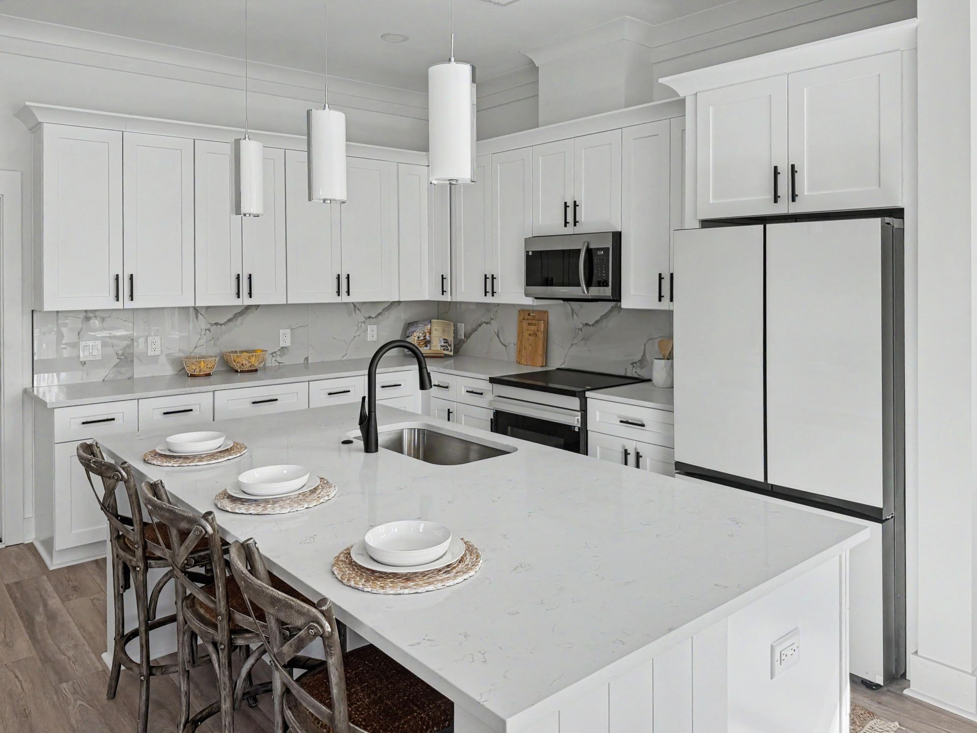 2047 Forest Avenue Photo 10