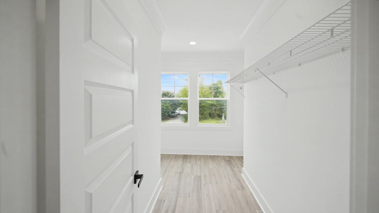 2047 Forest Avenue Photo 13