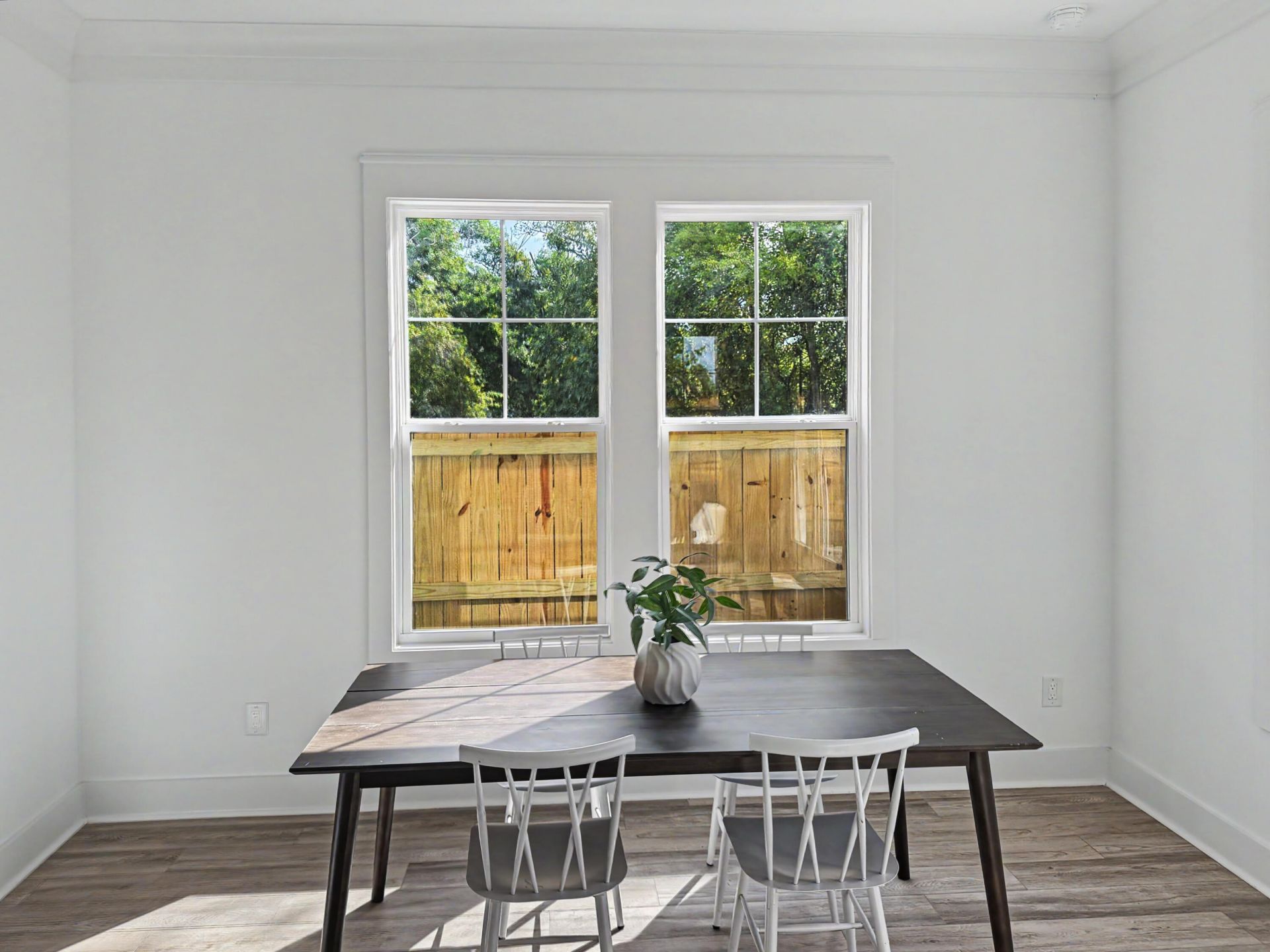 2047 Forest Avenue Photo 13