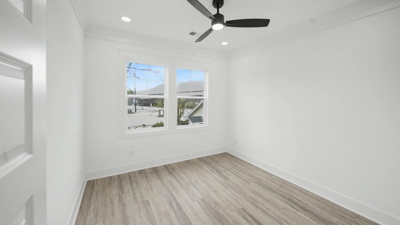 2047 Forest Avenue Photo 16