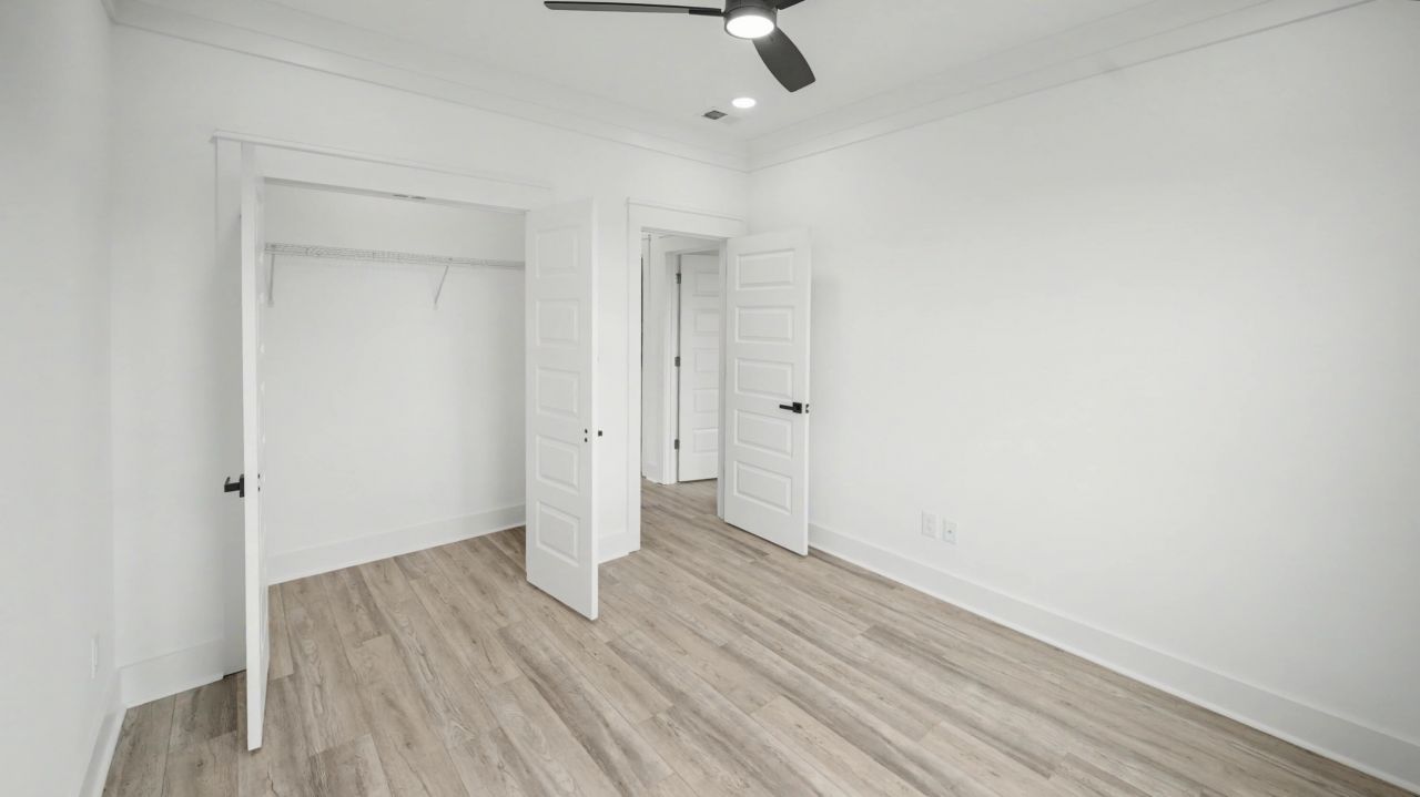 2047 Forest Avenue Photo 17