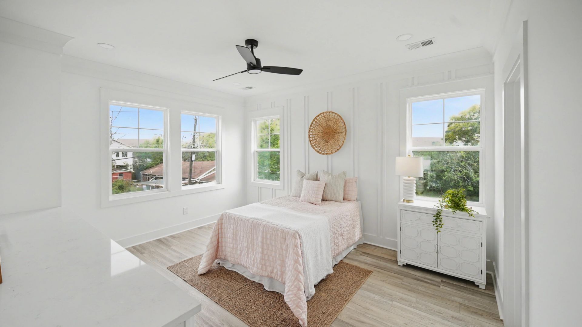 2047 Forest Avenue Photo 18