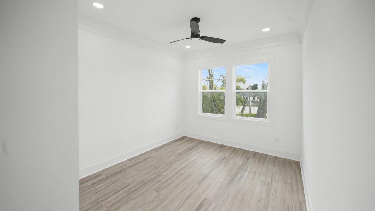 2047 Forest Avenue Photo 20