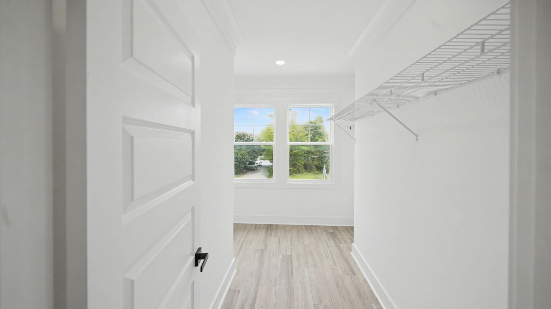 2047 Forest Avenue Photo 22