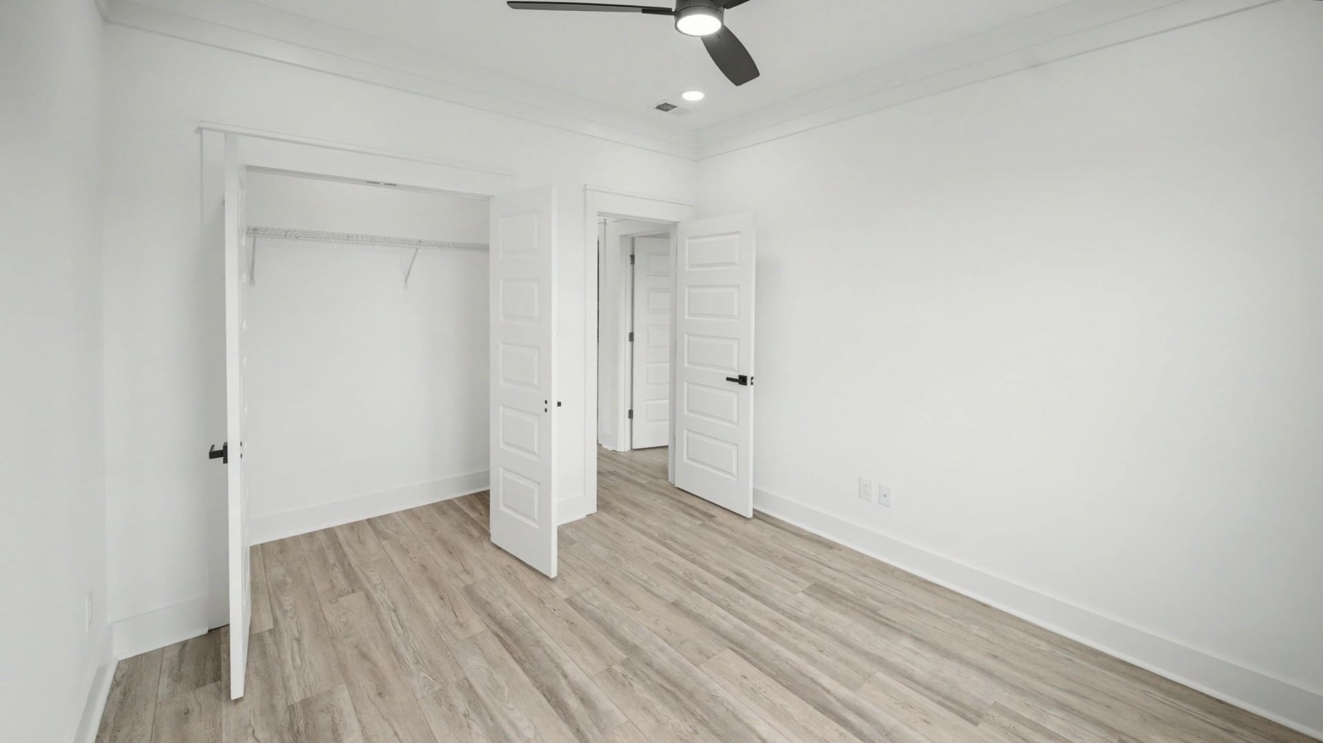 2047 Forest Avenue Photo 26