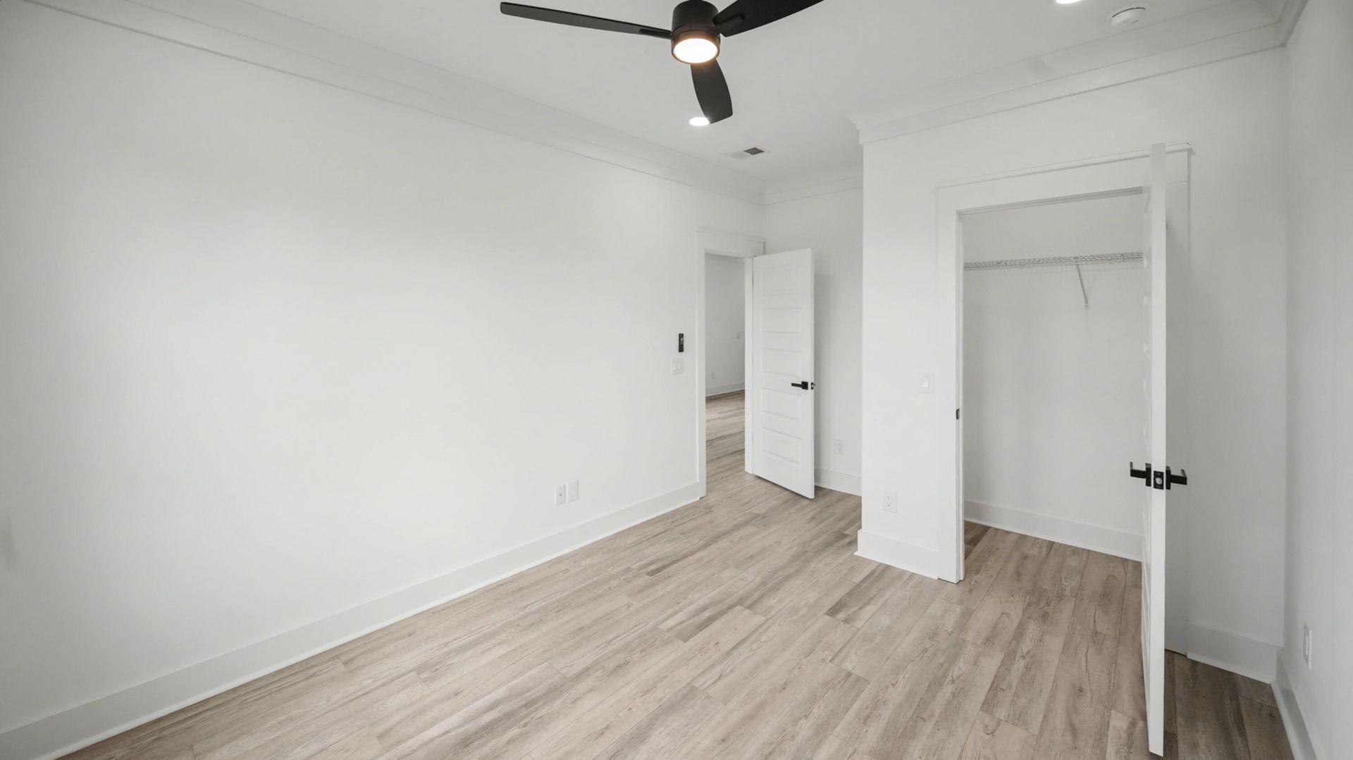 2047 Forest Avenue Photo 28