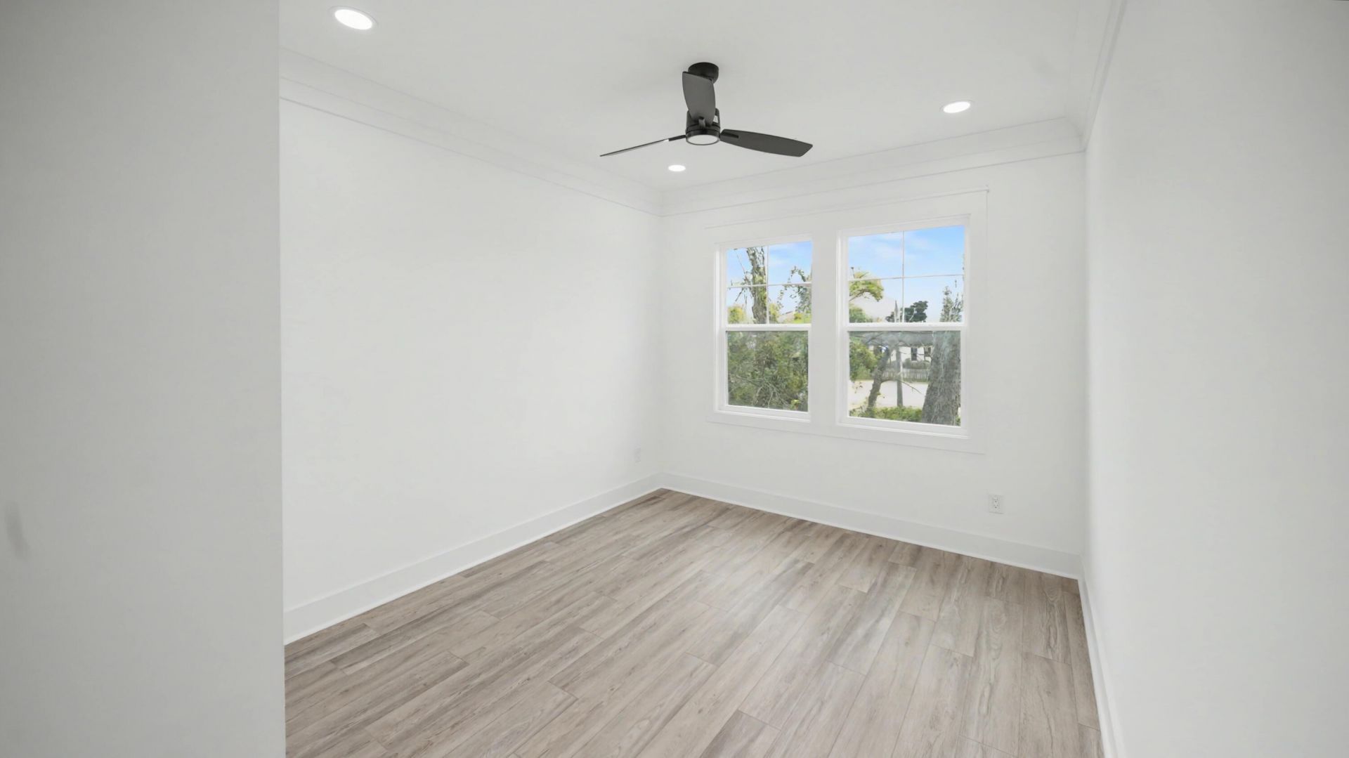 2047 Forest Avenue Photo 29