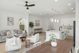 2047 Forest Avenue photo 4