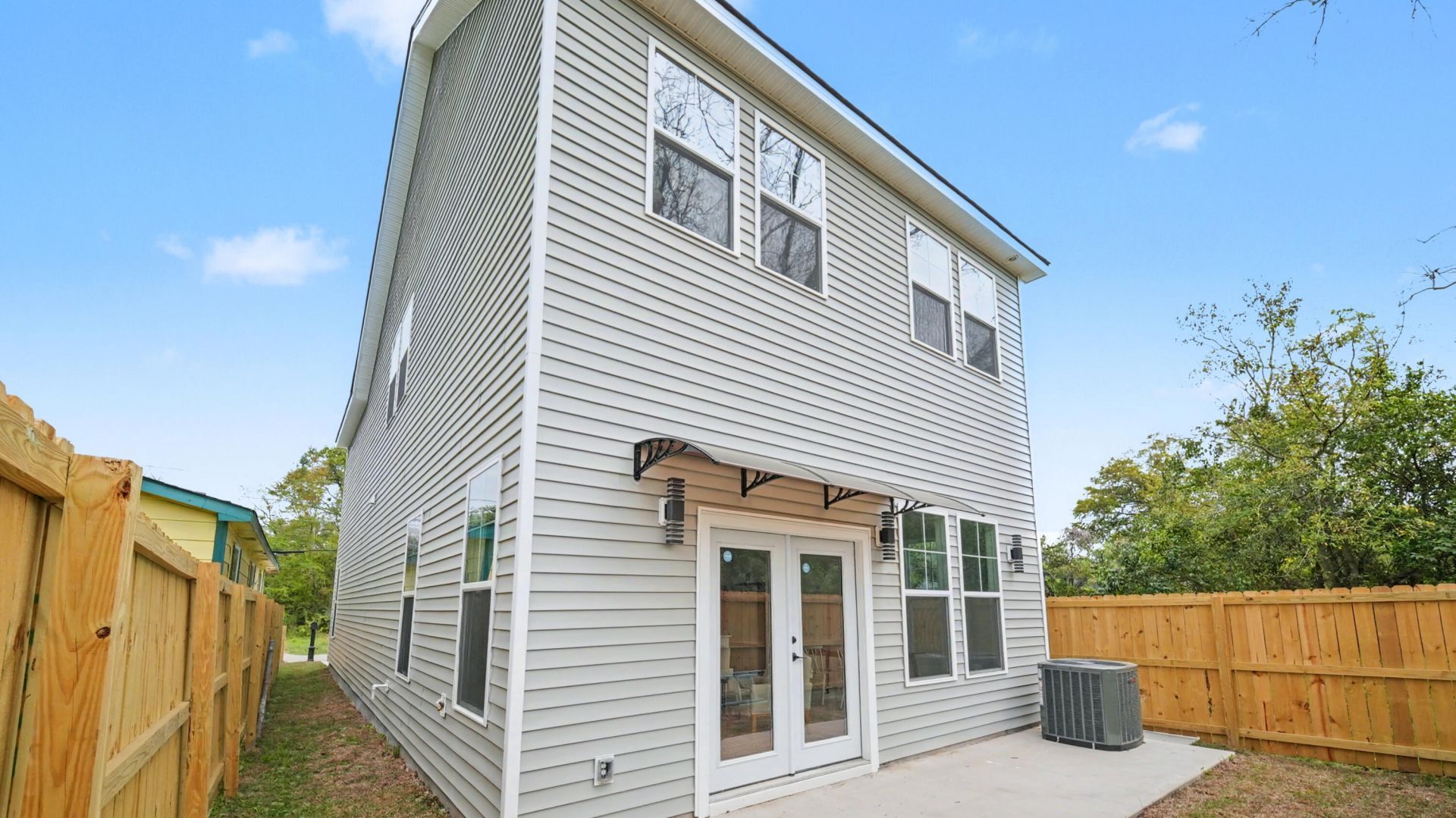 2047 Forest Avenue Photo 31