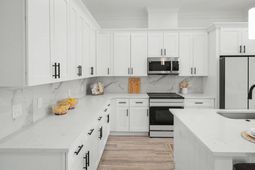 2047 Forest Avenue photo 4