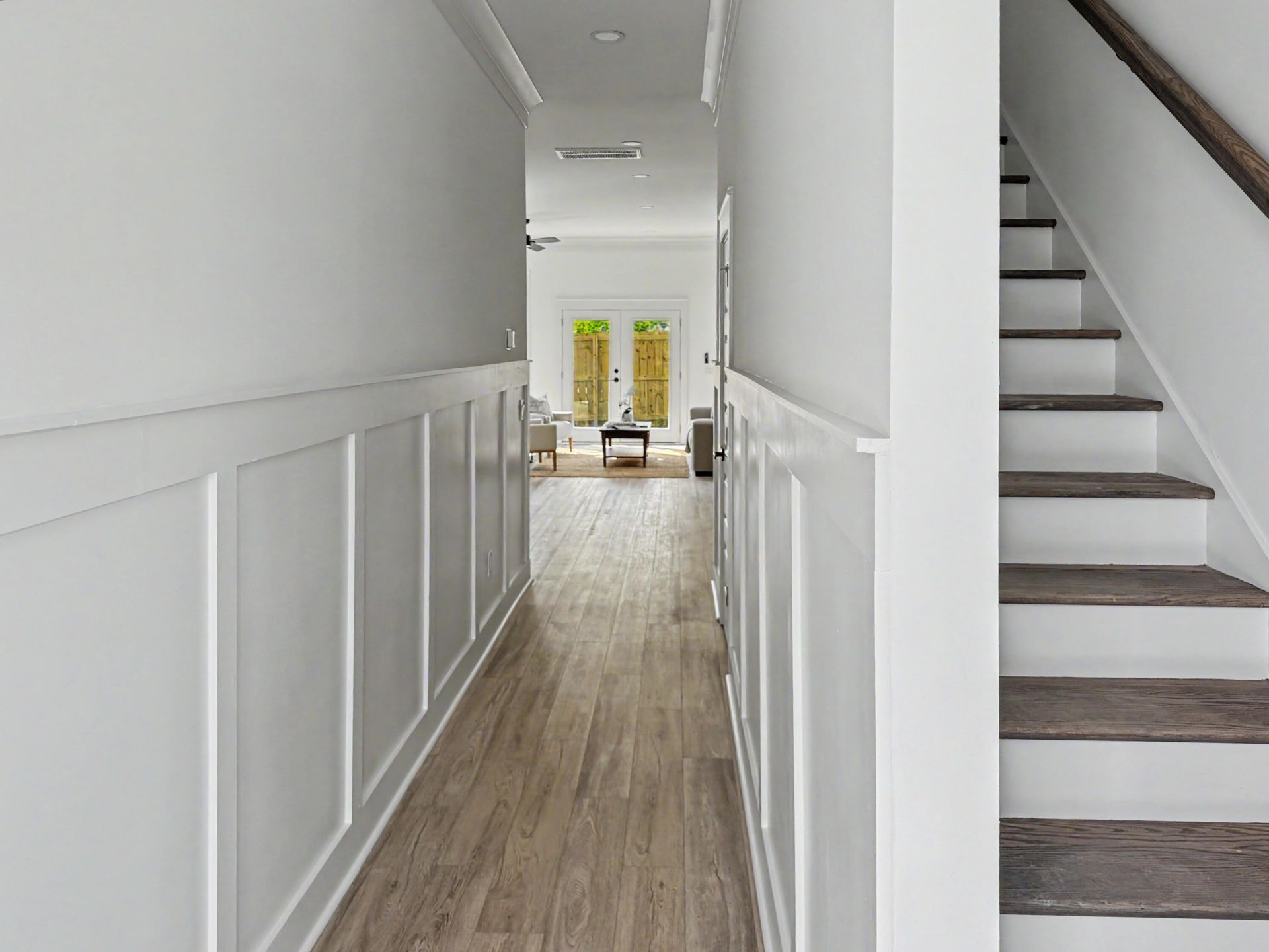 2047 Forest Avenue Photo 4