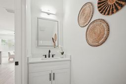 2047 Forest Avenue photo 4