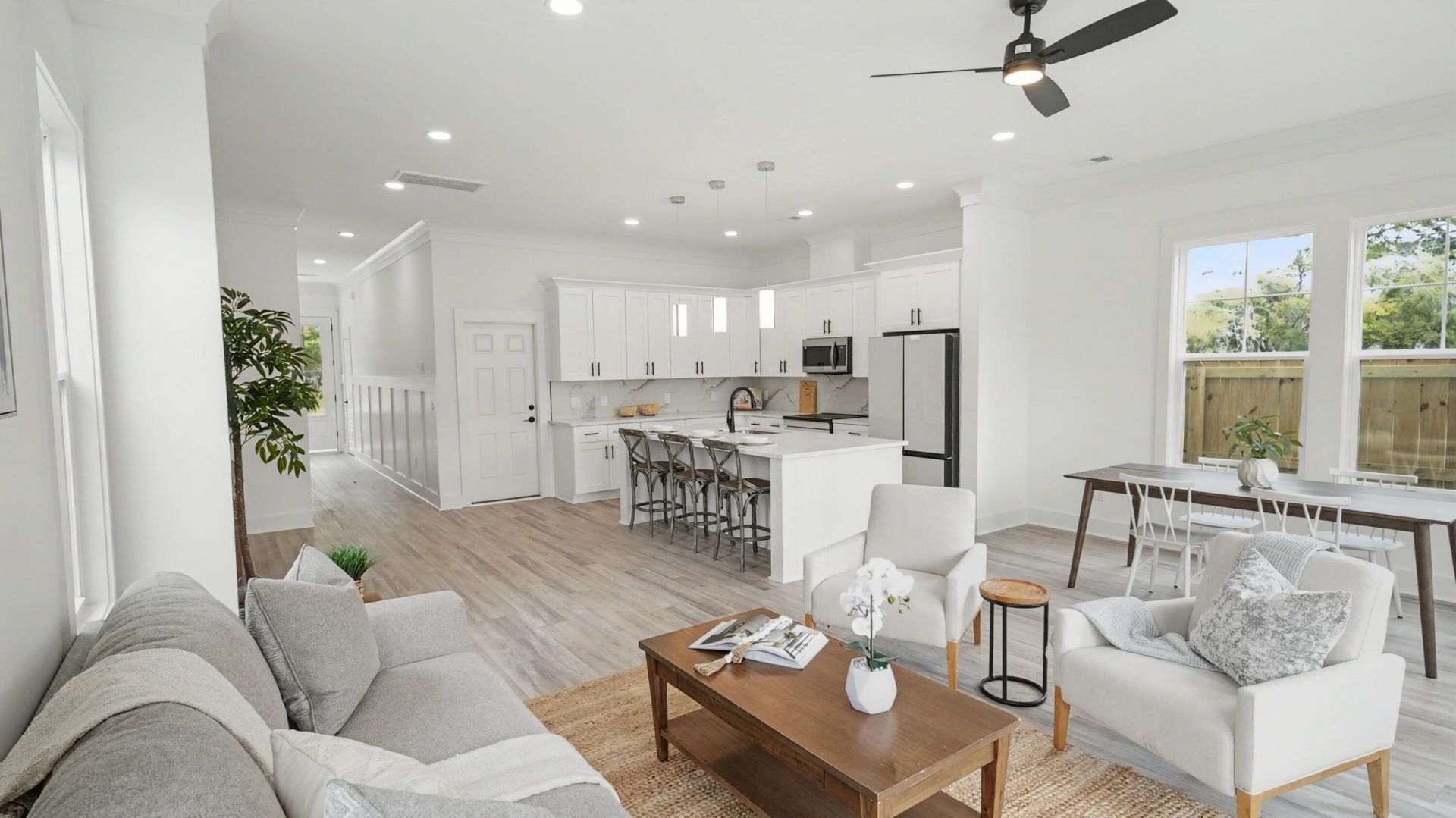 2047 Forest Avenue Photo 5