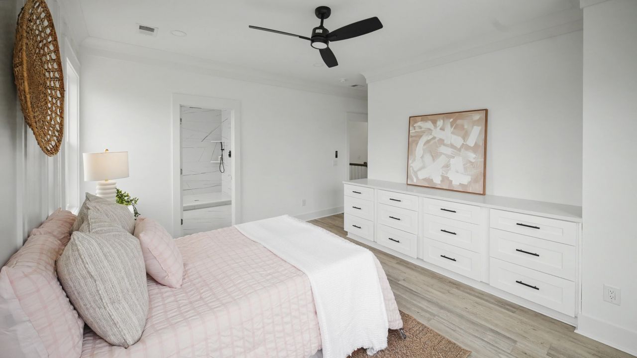 2047 Forest Avenue Photo 8