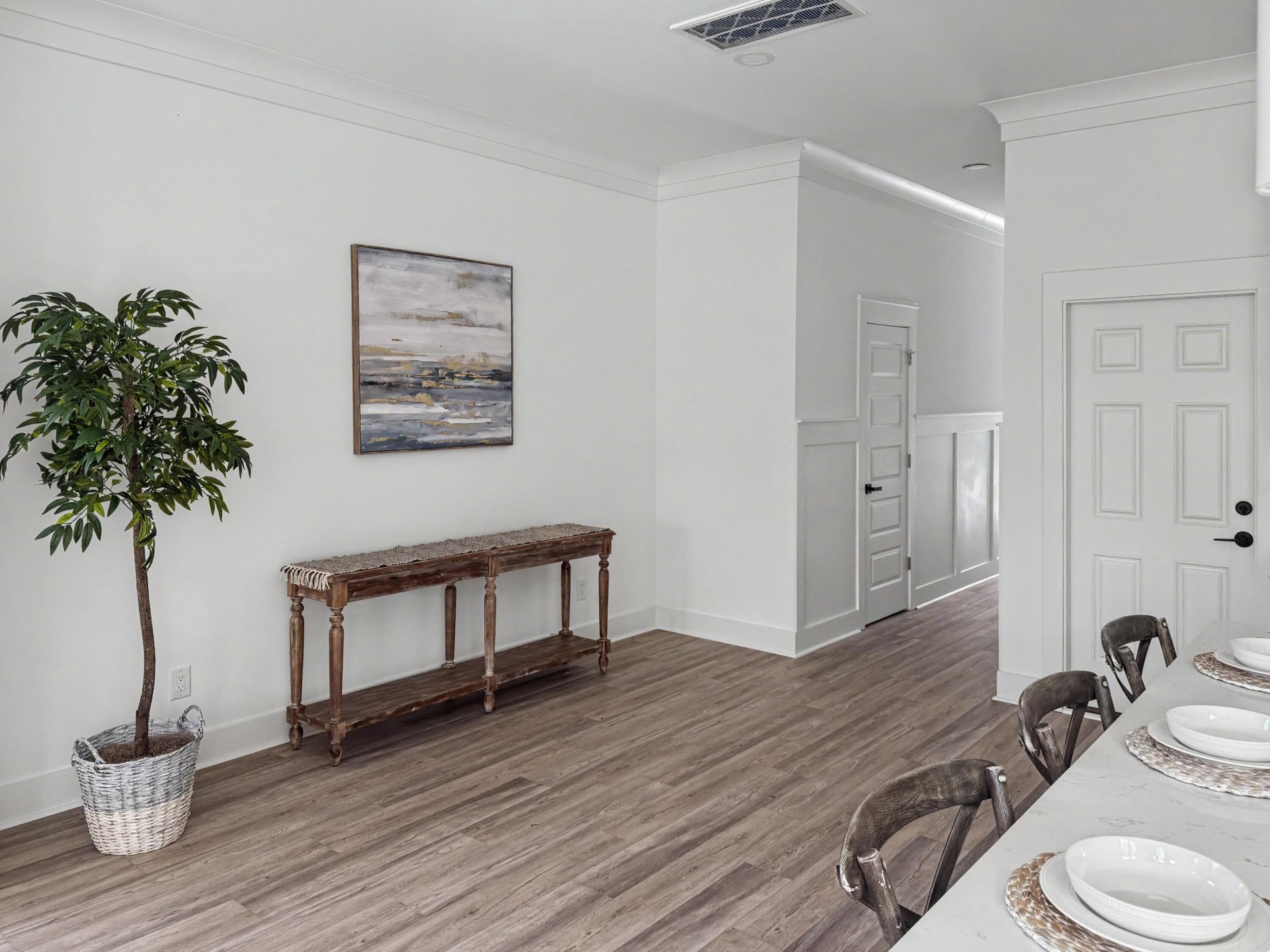 2047 Forest Avenue Photo 8