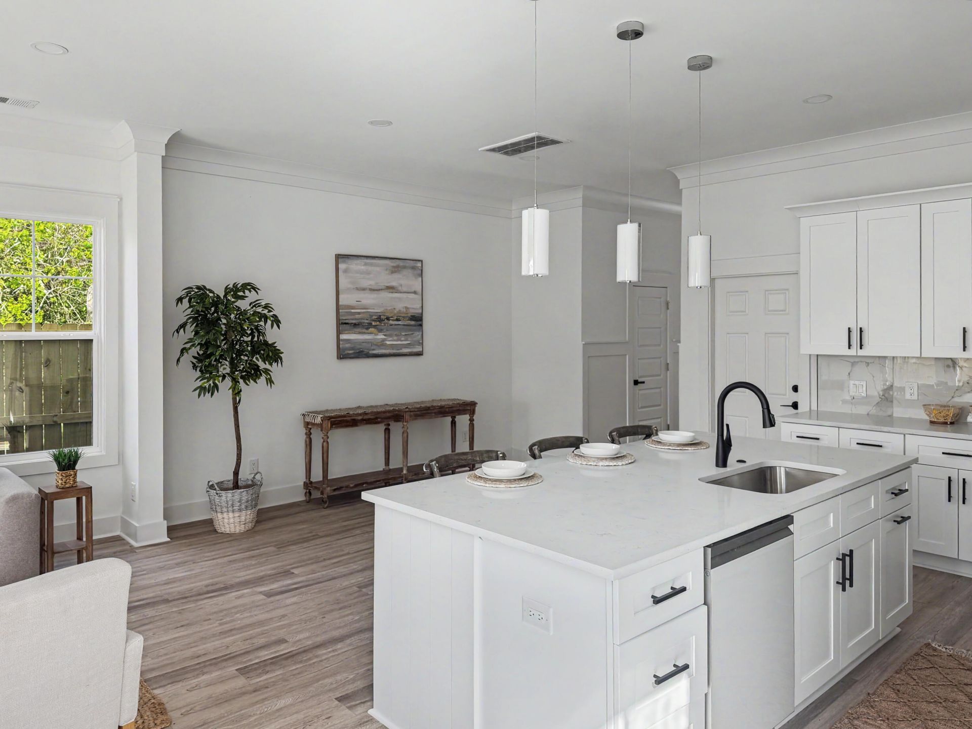 2047 Forest Avenue Photo 9