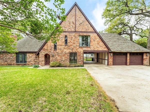 1308 Clover Hill Road, Mansfield, TX 76063