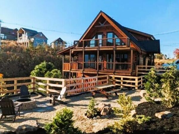 710 Village Loop Rd, Gatlinburg, TN 37738