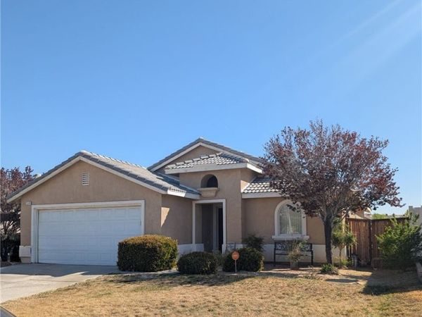 15586 Naples, Victorville, CA 92394