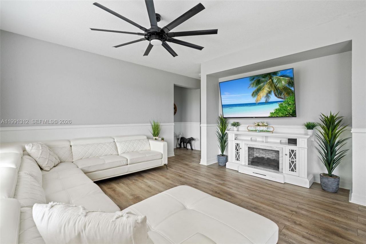 8130 Blue Daze Ct , Lehigh Acres, FL 33972 Photo