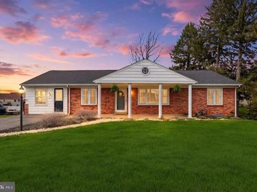 2733 SUNSET LANE, YORK, PA 17408