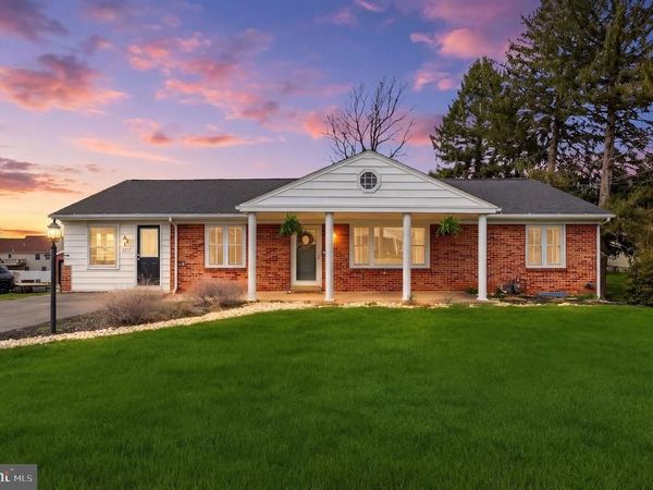 2733 SUNSET LANE, YORK, PA 17408