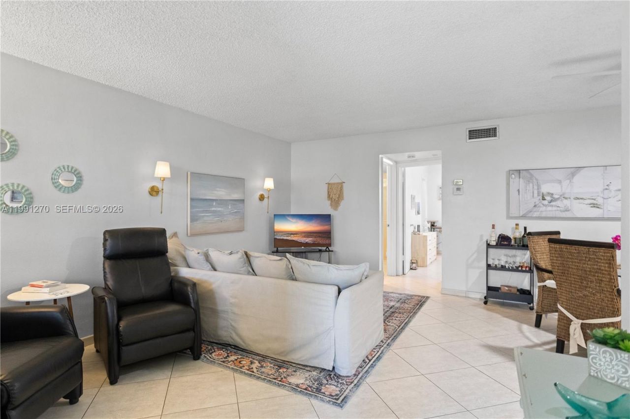 580 Egret Dr, Unit 111, Hallandale Beach, FL 33009 Photo