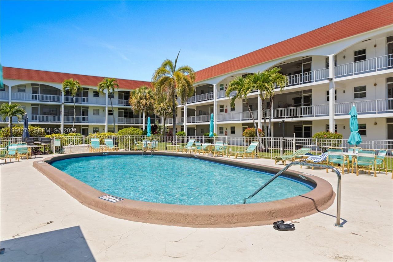 580 Egret Dr, Unit 111, Hallandale Beach, FL 33009 Photo