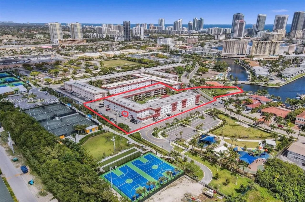 580 Egret Dr, Unit 111, Hallandale Beach, FL 33009 Photo