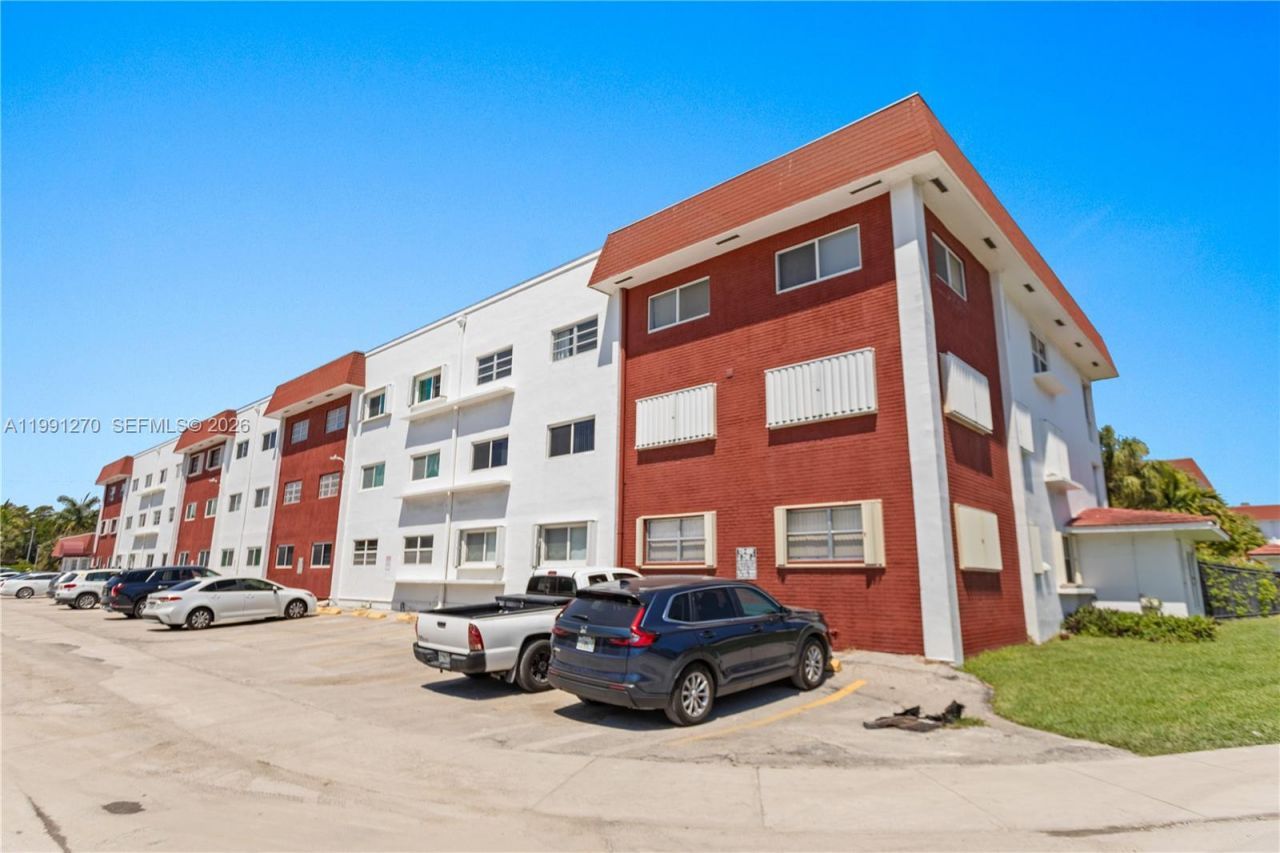 580 Egret Dr, Unit 111, Hallandale Beach, FL 33009 Photo