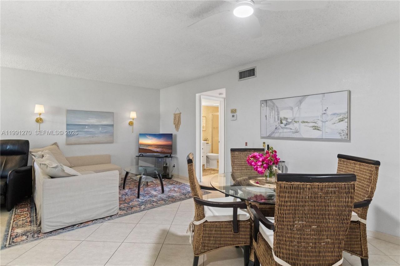 580 Egret Dr, Unit 111, Hallandale Beach, FL 33009 Photo