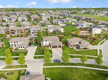 1606 Blue Sage Parkway, Elkhorn, NE 68022