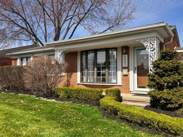 6661 Chirrewa Street, Westland, MI 48185