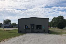 1109 W Market St Ext photo 4