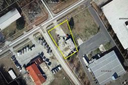 1109 W Market St Ext photo 4