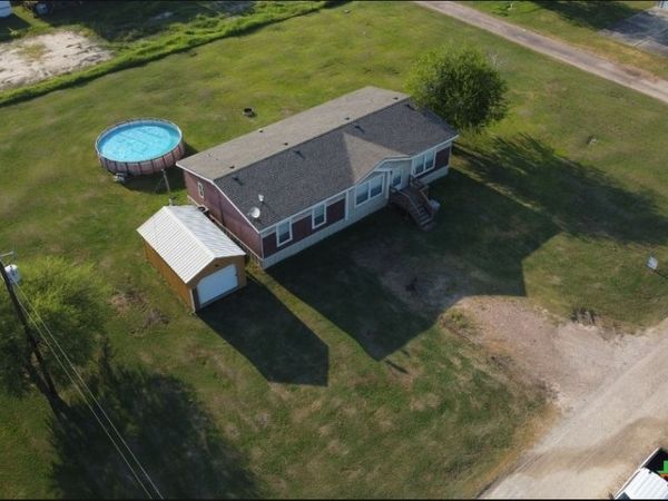1602 W Saint Louis Avenue , Seadrift, TX 77983