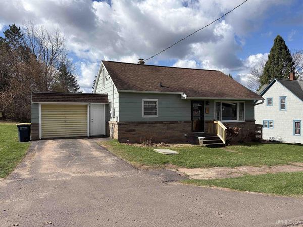 111 E Ash Street, Ironwood, MI 49938