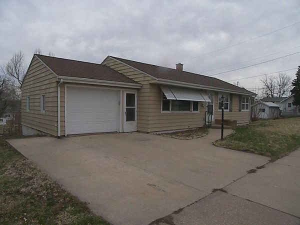 1914 1st Avenue NW, Cedar Rapids, IA 52405