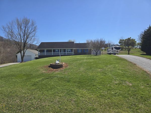 12106 Lee , Buchanan, VA 24066