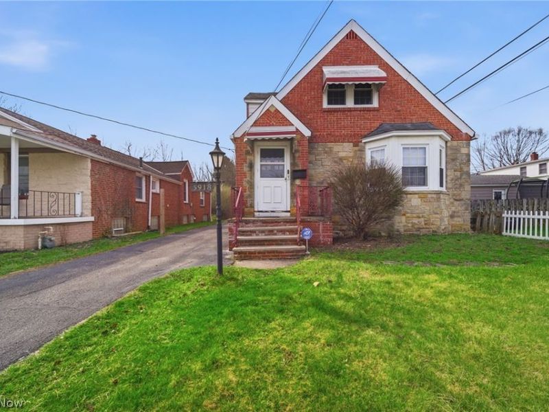 5918 Maplewood Road, Mayfield Heights, OH 44124 Photo 1