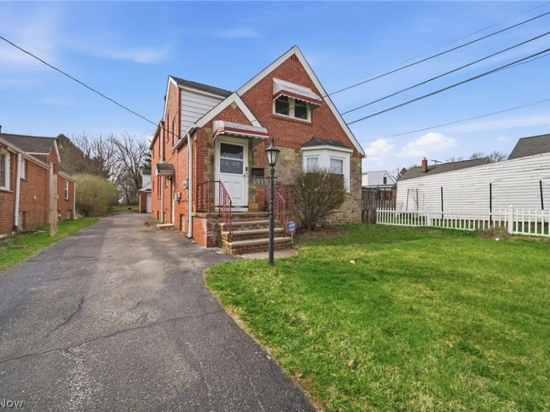 5918 Maplewood Road, Mayfield Heights, OH 44124 Photo 2