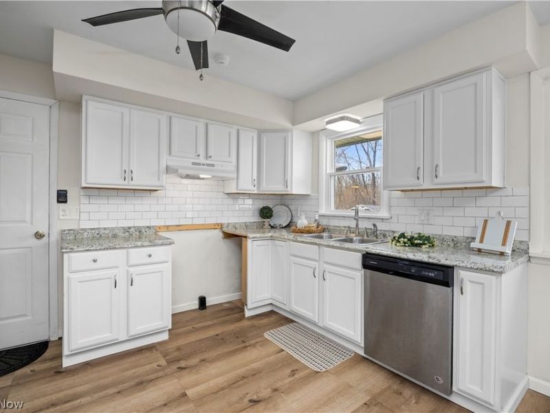 239 Habant Drive, Amherst, OH 44001 Photo 8