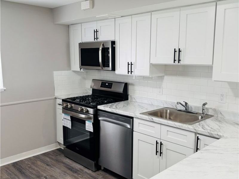 21045 Southbend Circle, Unit 6, Rocky River, OH 44116 Photo 5