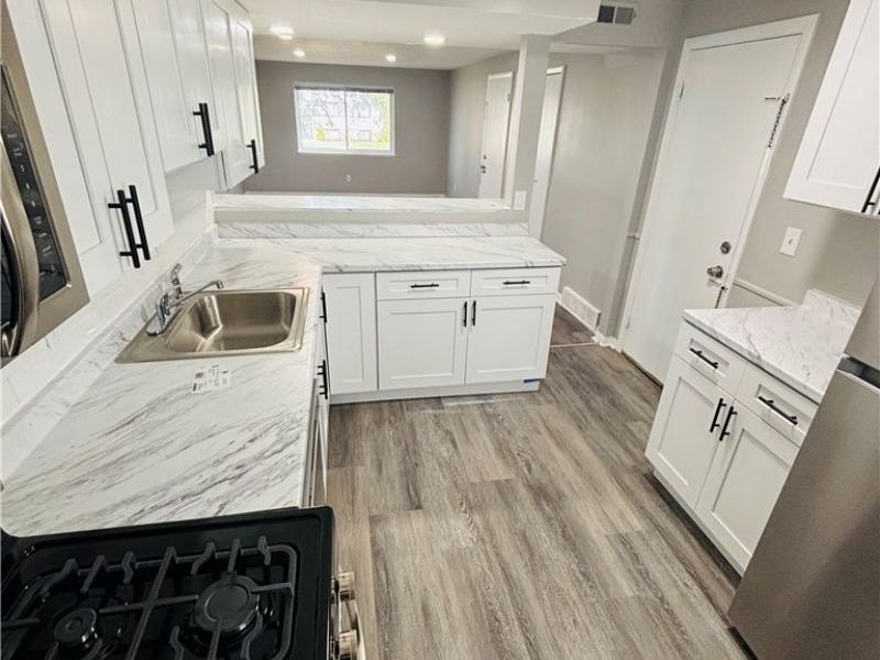 21045 Southbend Circle, Unit 6, Rocky River, OH 44116 Photo 6