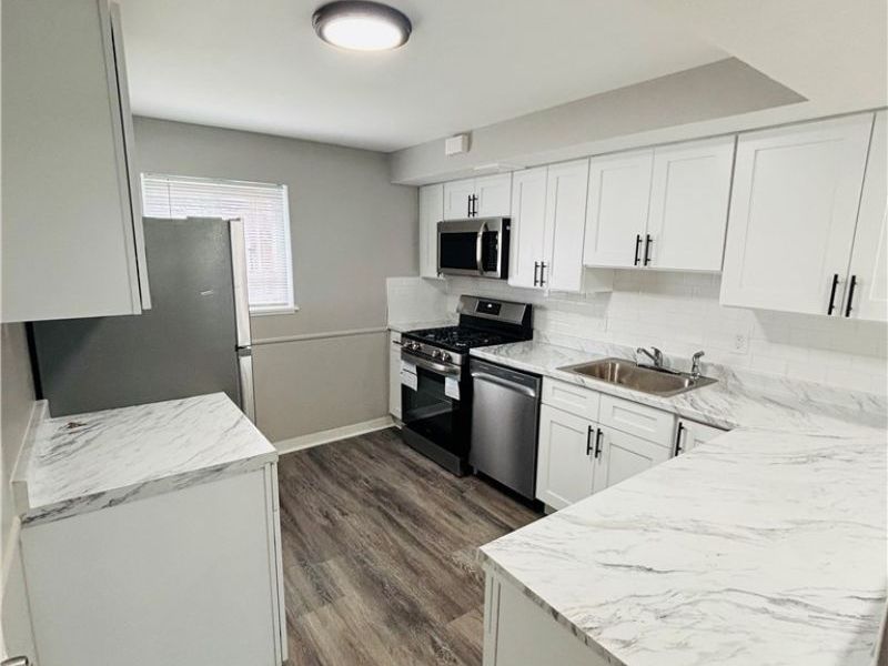 21045 Southbend Circle, Unit 6, Rocky River, OH 44116 Photo 7