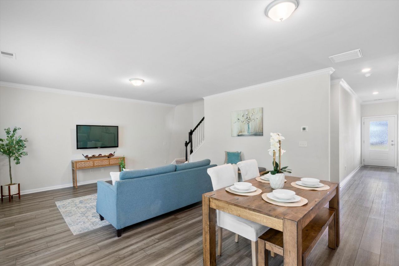 300 Torslanda Lane Photo 6