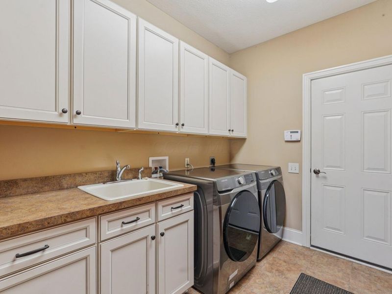 3848 Stonewater Drive, Columbus, OH 43221 Photo 18