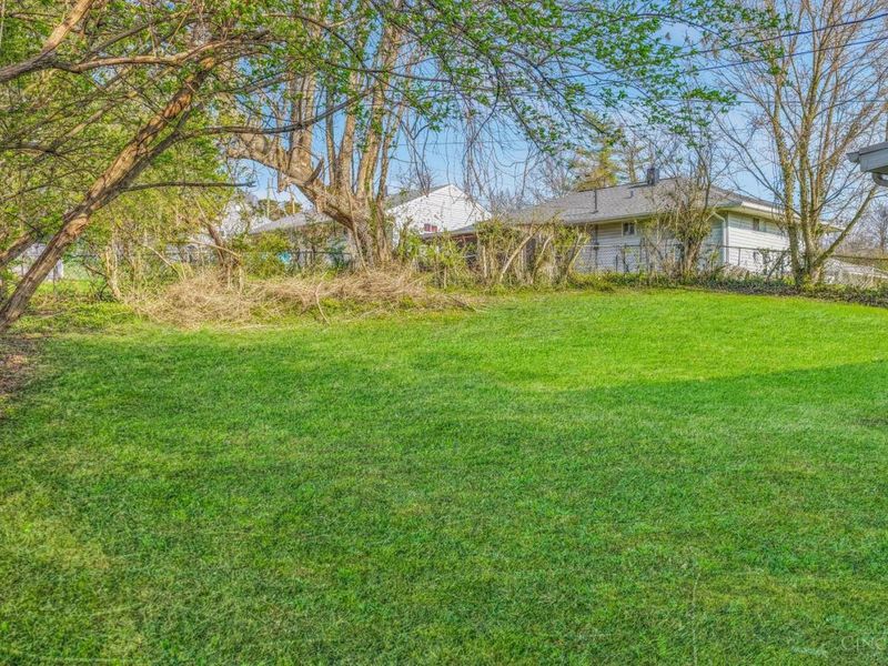 8881 Ebro Court, Springfield Twp., OH 45231 Photo 4