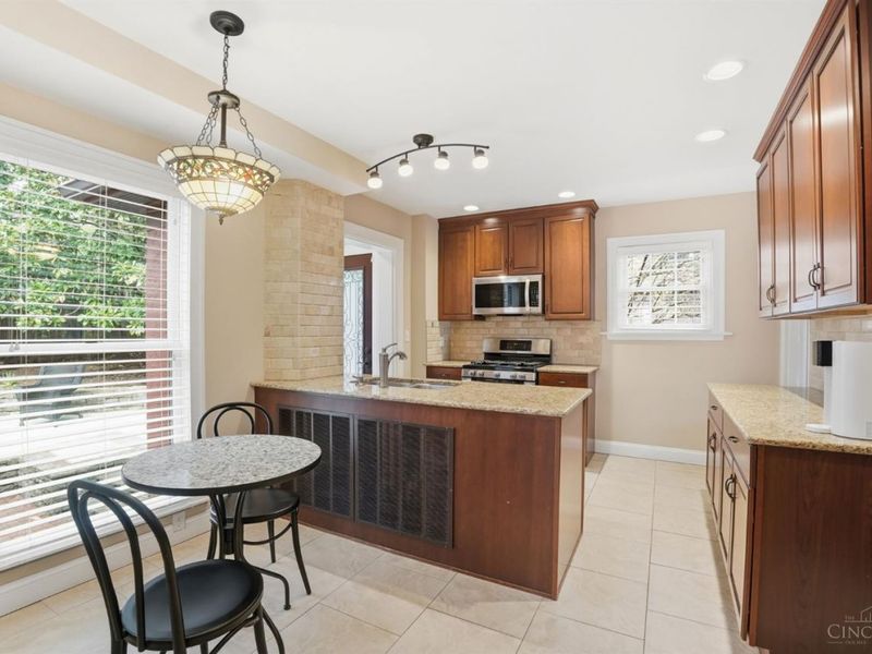 1253 Herschel Avenue, Cincinnati, OH 45208 Photo 11