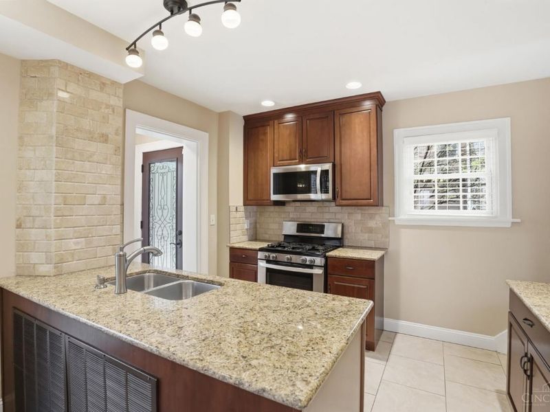 1253 Herschel Avenue, Cincinnati, OH 45208 Photo 12